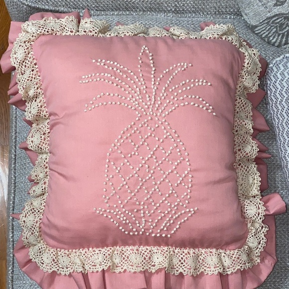 Other - Vintage Mauve Pink Candlewick Pineapple Ruffled Throw Pillow